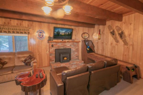 Big Wood Pines - Relaxing home with a large fenced yard for your furry friends to enjoy!